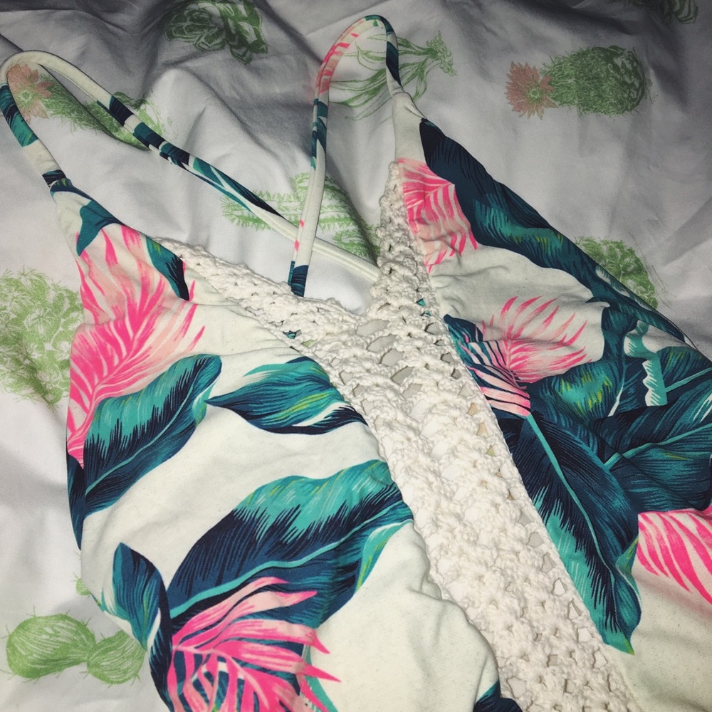 billabong one piece - Picture 2 of 5